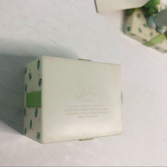 precious moments miniature green holly leaf pattern christmas box lid and tag - Picture 5 of 8
